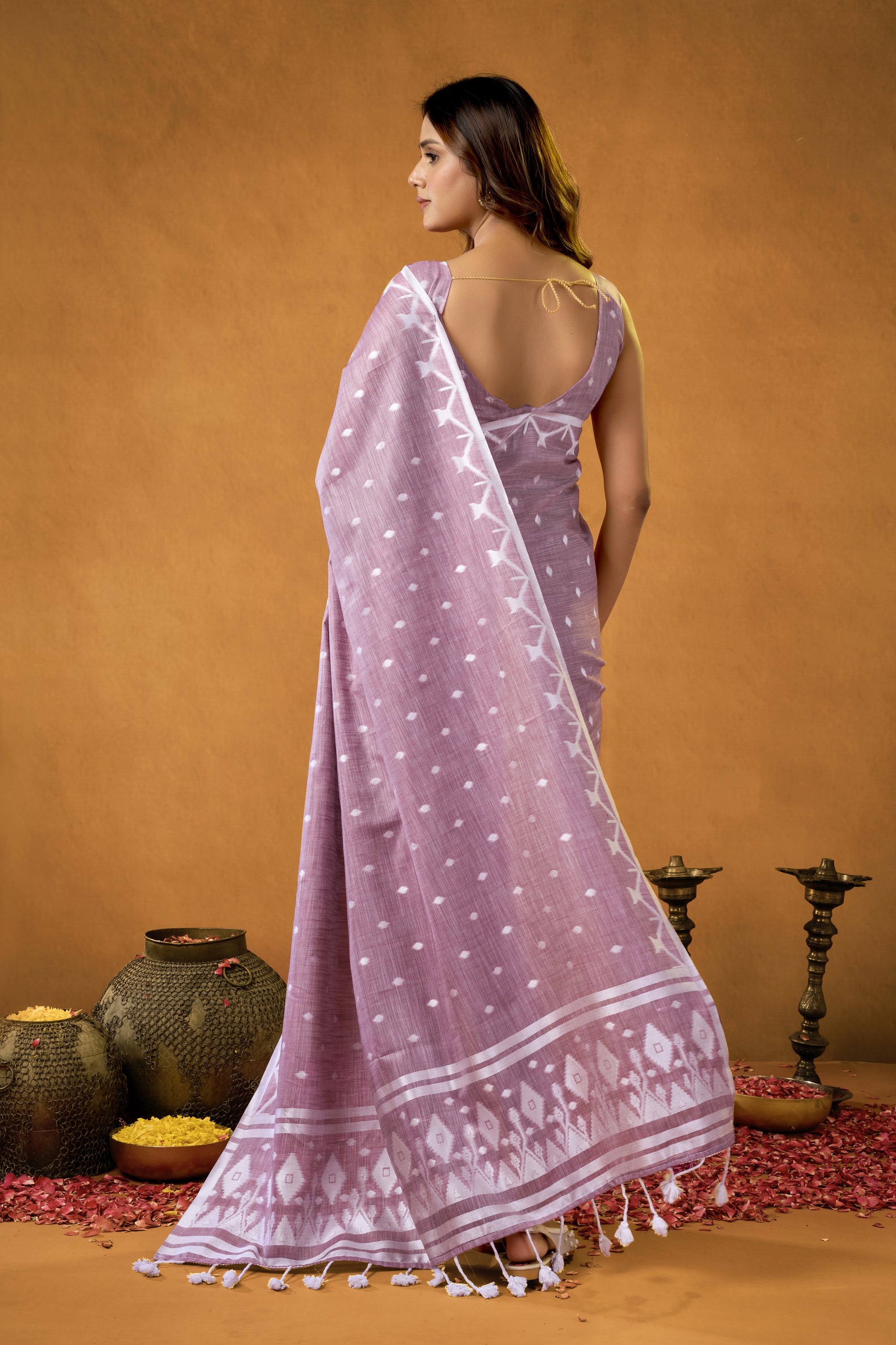 Aarohi Pure Linen Saree –Chikankari Border & Pallu (Lavender)