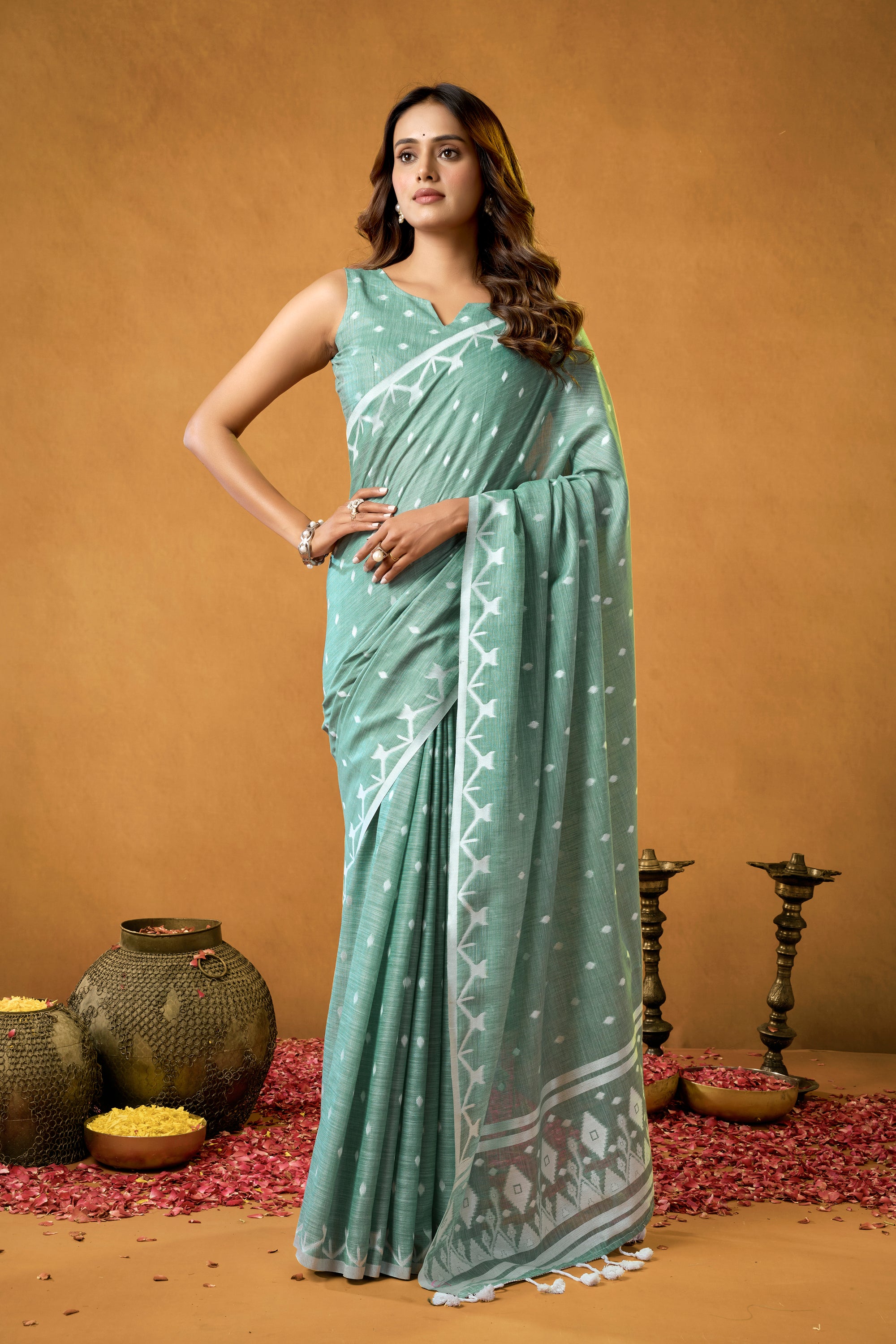 Aarohi Pure Linen Saree – Chikankari Border & Pallu (Green)