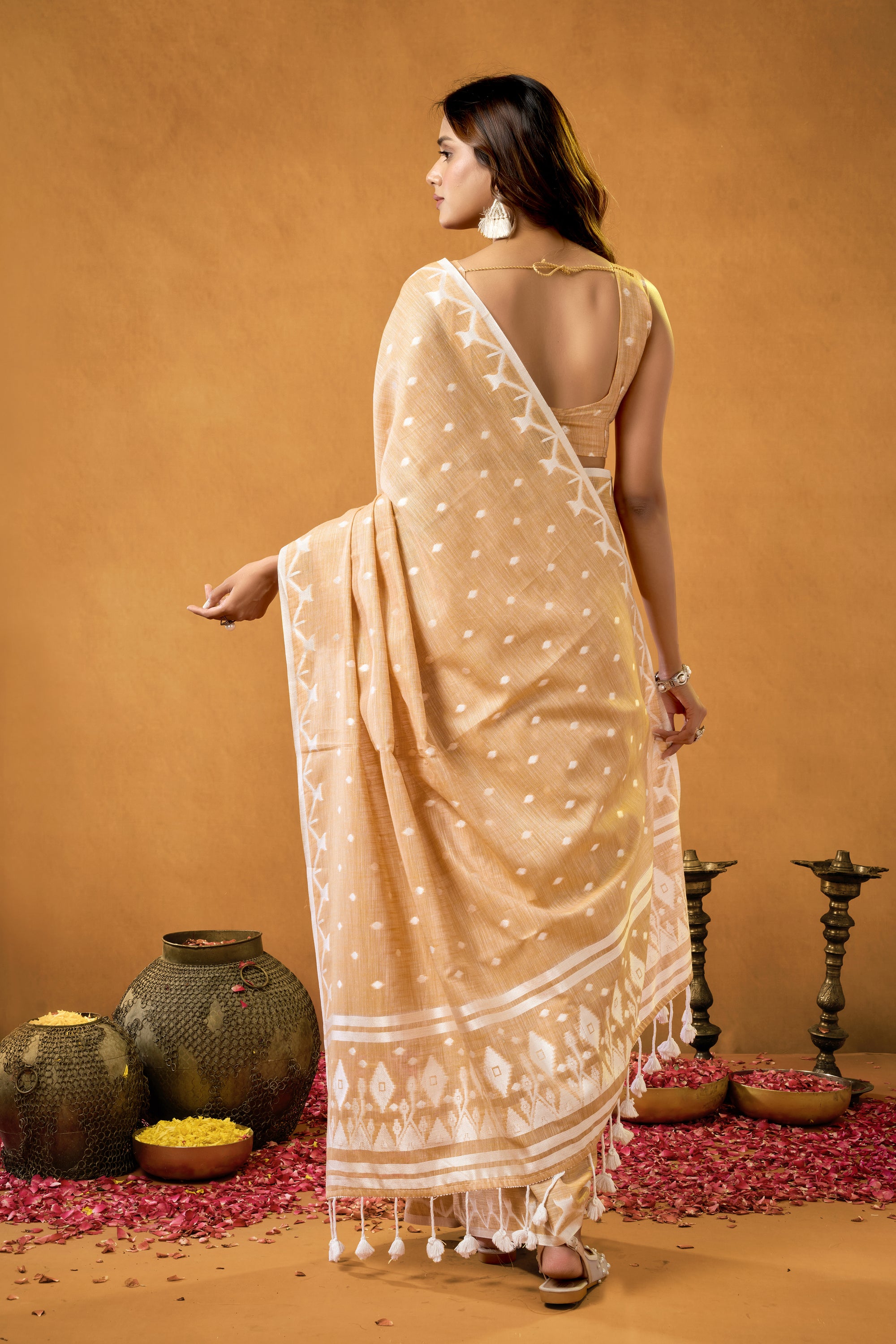 Aarohi Pure Linen Saree – Chikankari Border & Pallu (Orange)