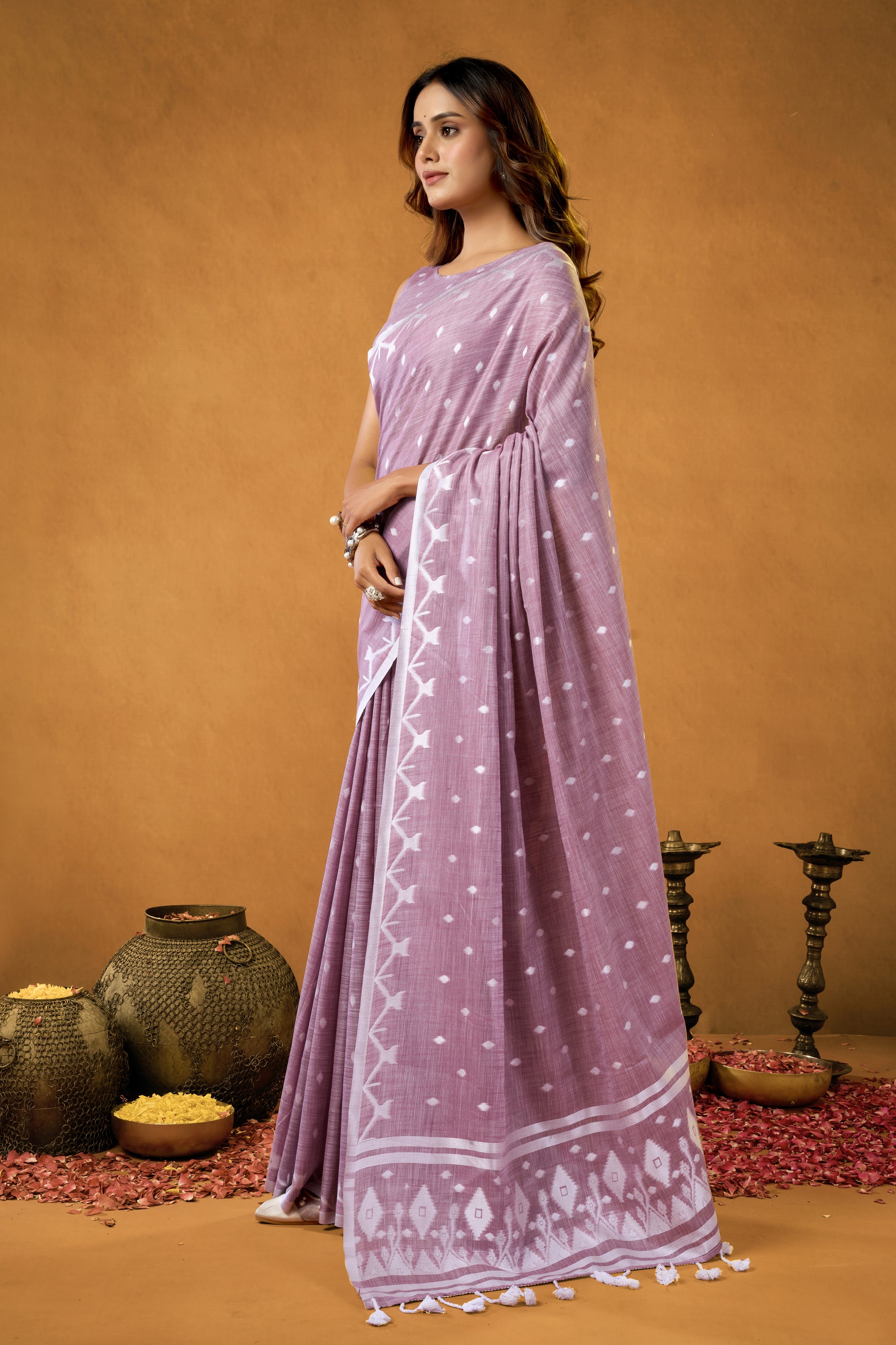 Aarohi Pure Linen Saree –Chikankari  Border & Pallu (Lavender)
