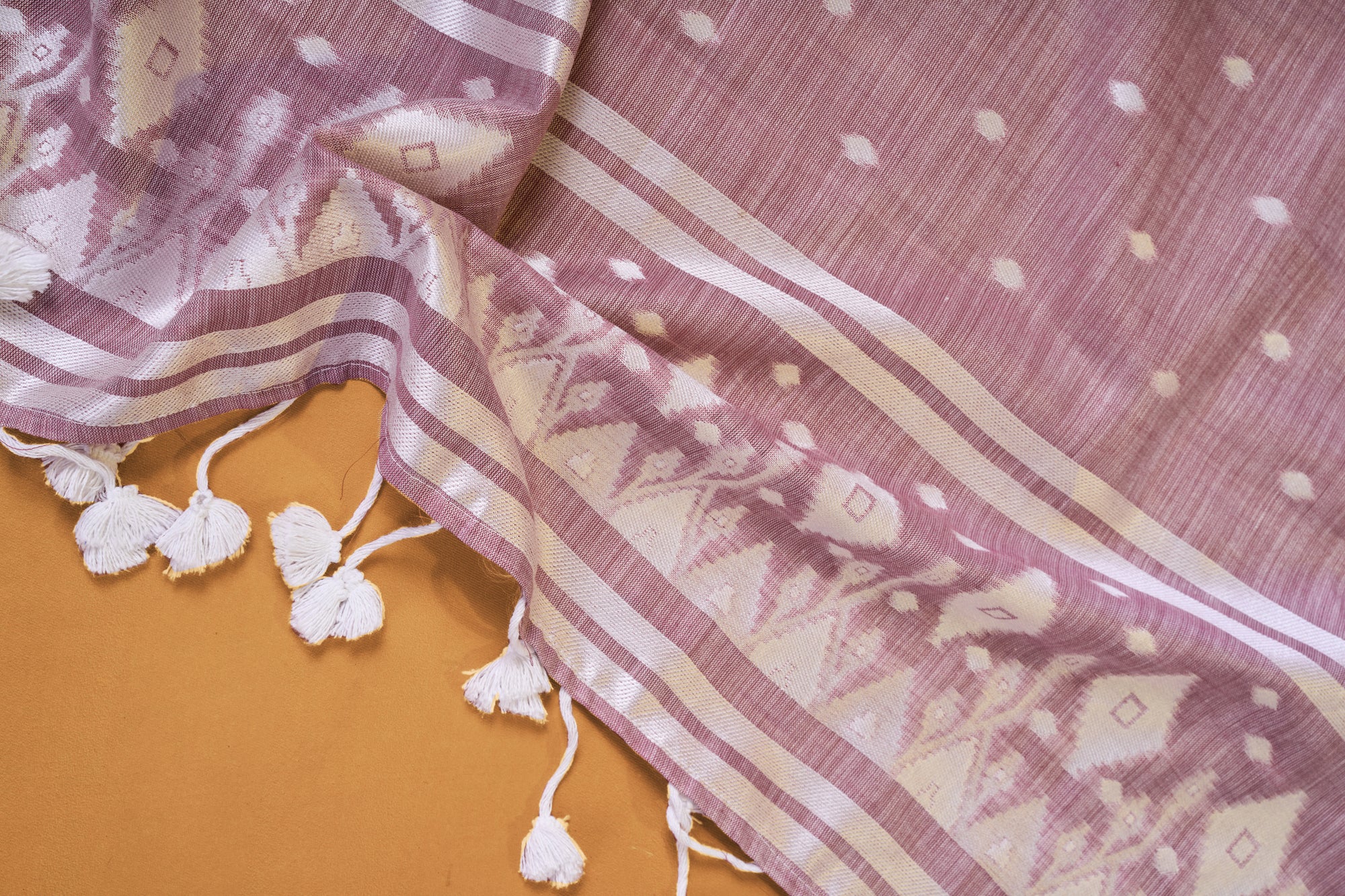 Aarohi Pure Linen Saree –Chikankari  Border & Pallu (Lavender)