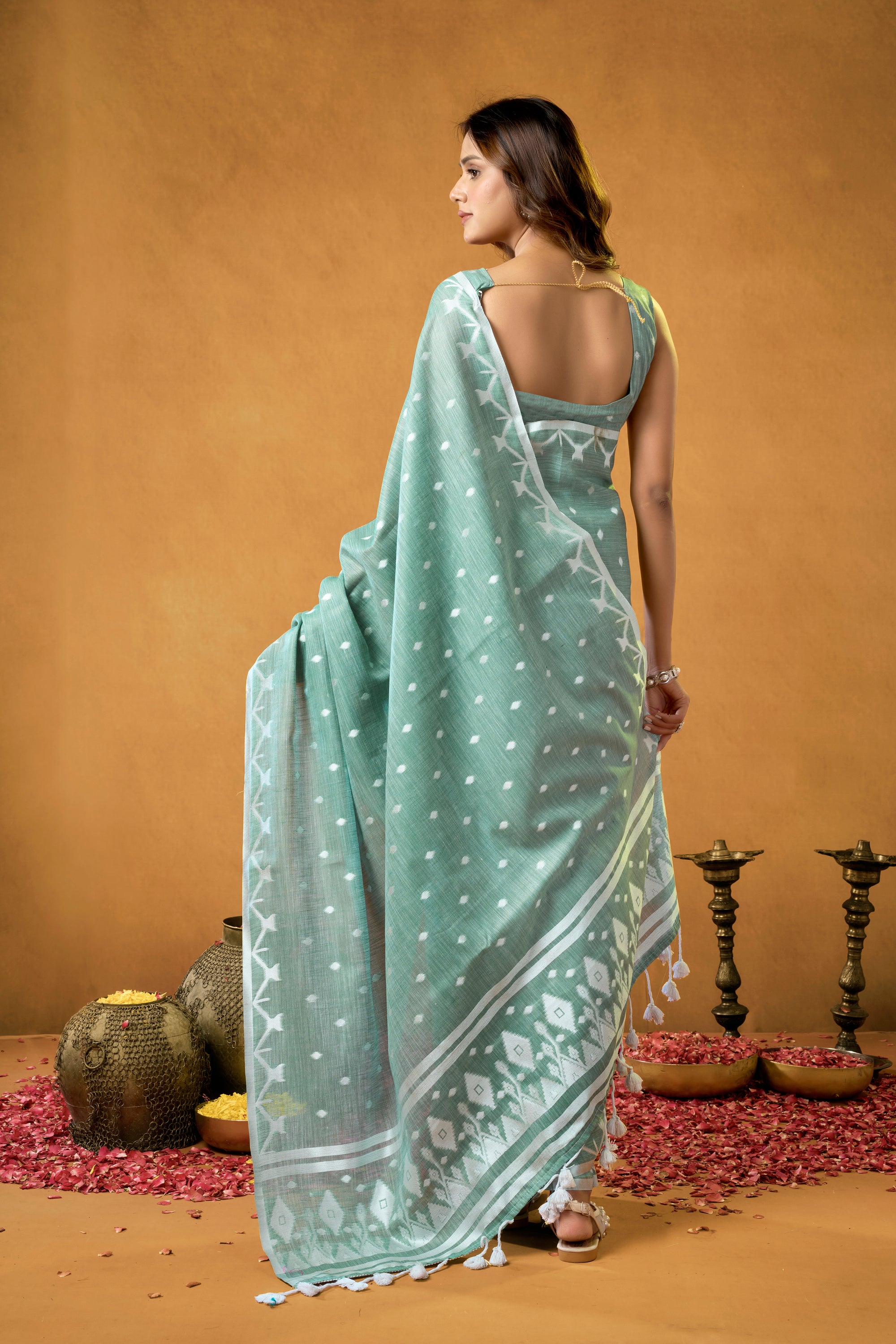 Aarohi Pure Linen Saree – Chikankari Border & Pallu (Green)