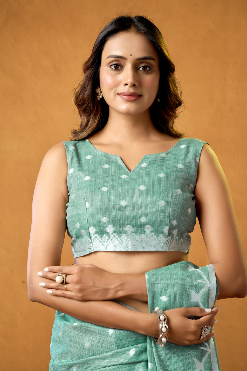 Aarohi Pure Linen Saree – Chikankari Border & Pallu (Green)