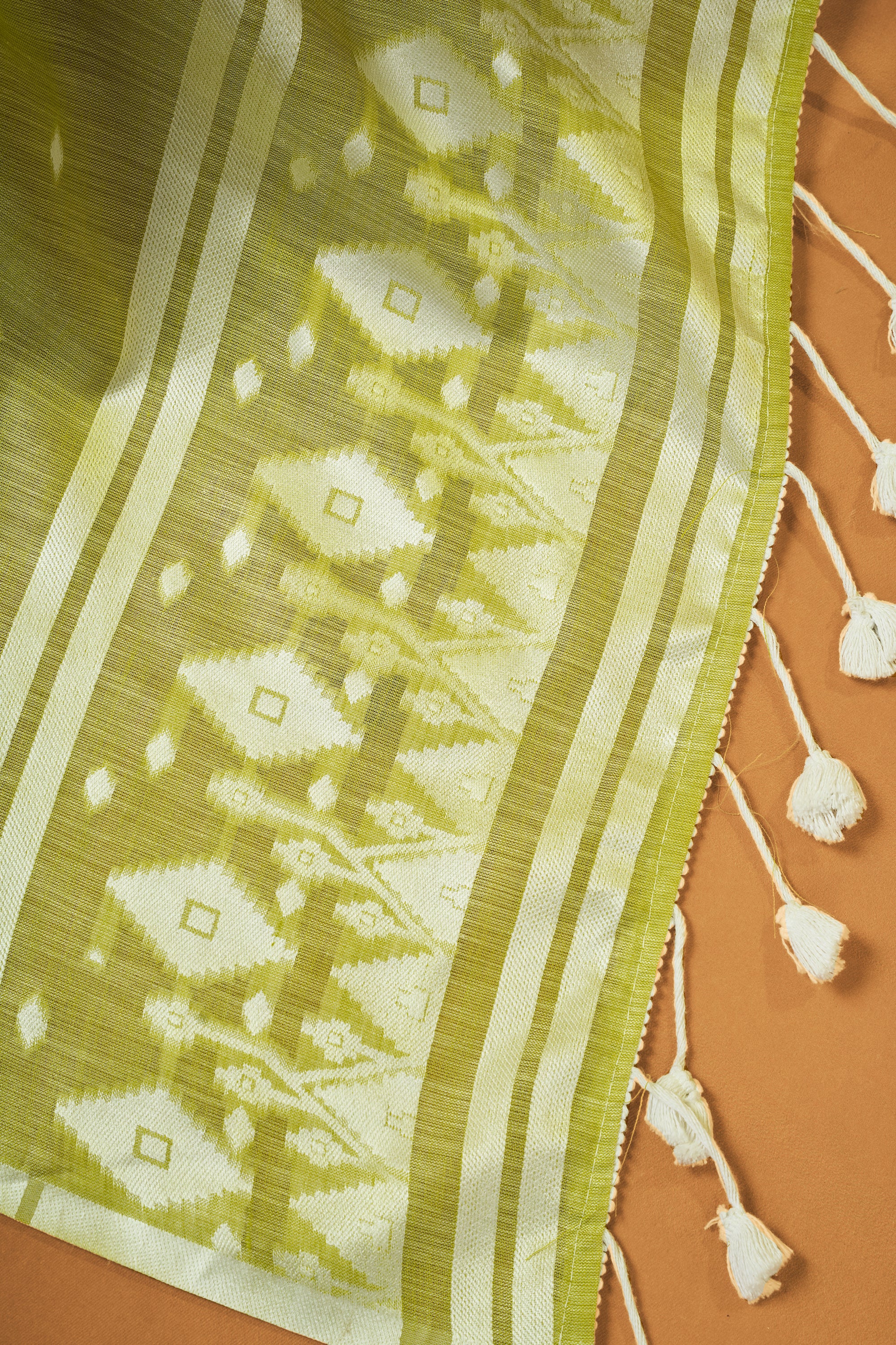 Aarohi Pure Linen Saree – Chikankari Border & Pallu (Yellow)