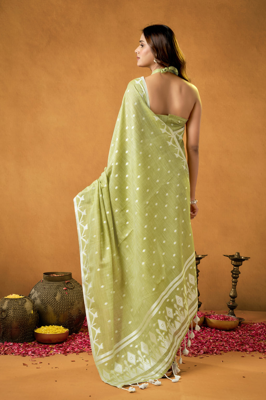 Aarohi Pure Linen Saree – Chikankari Border & Pallu (Yellow)