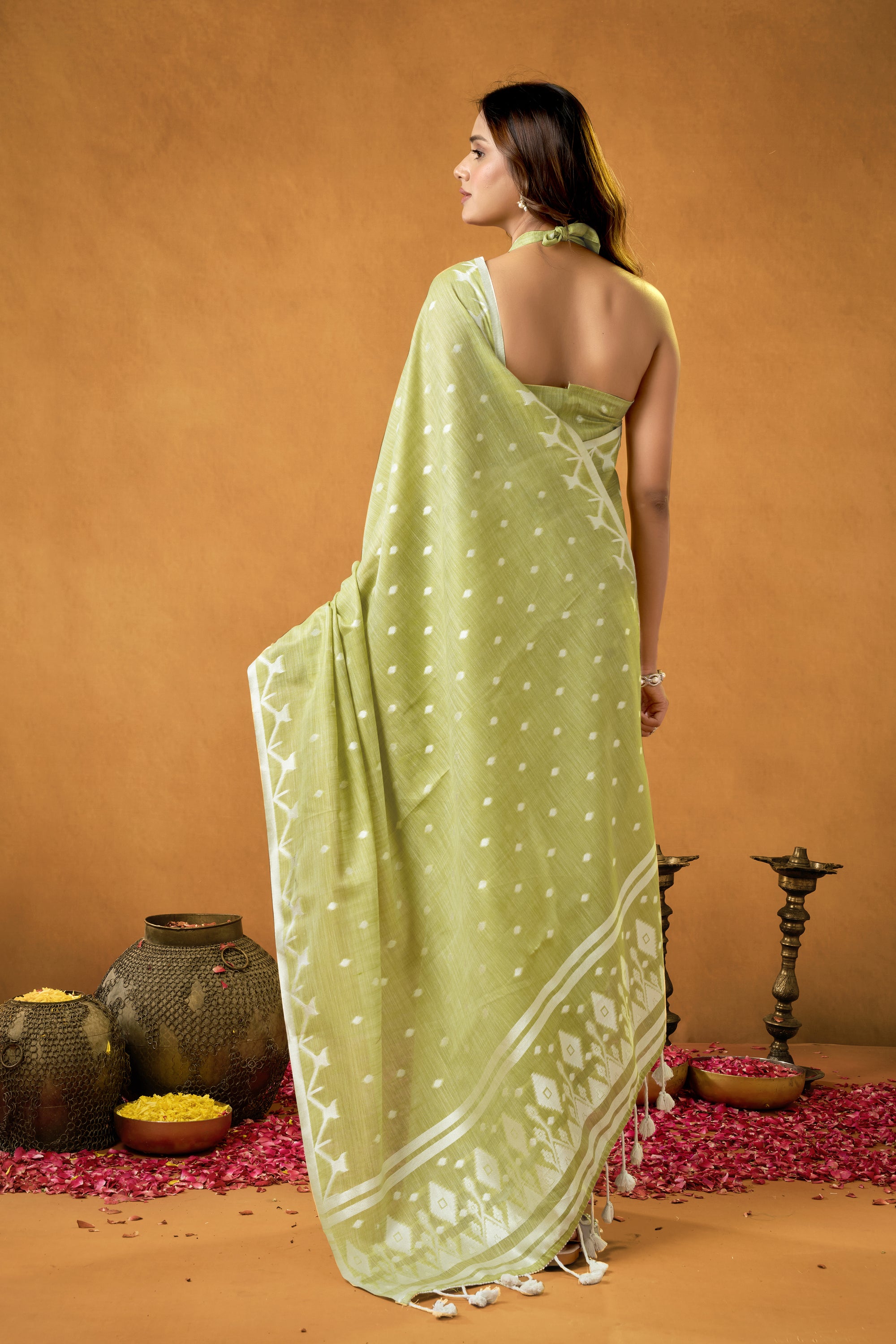 Aarohi Pure Linen Saree – Chikankari Border & Pallu (Yellow)
