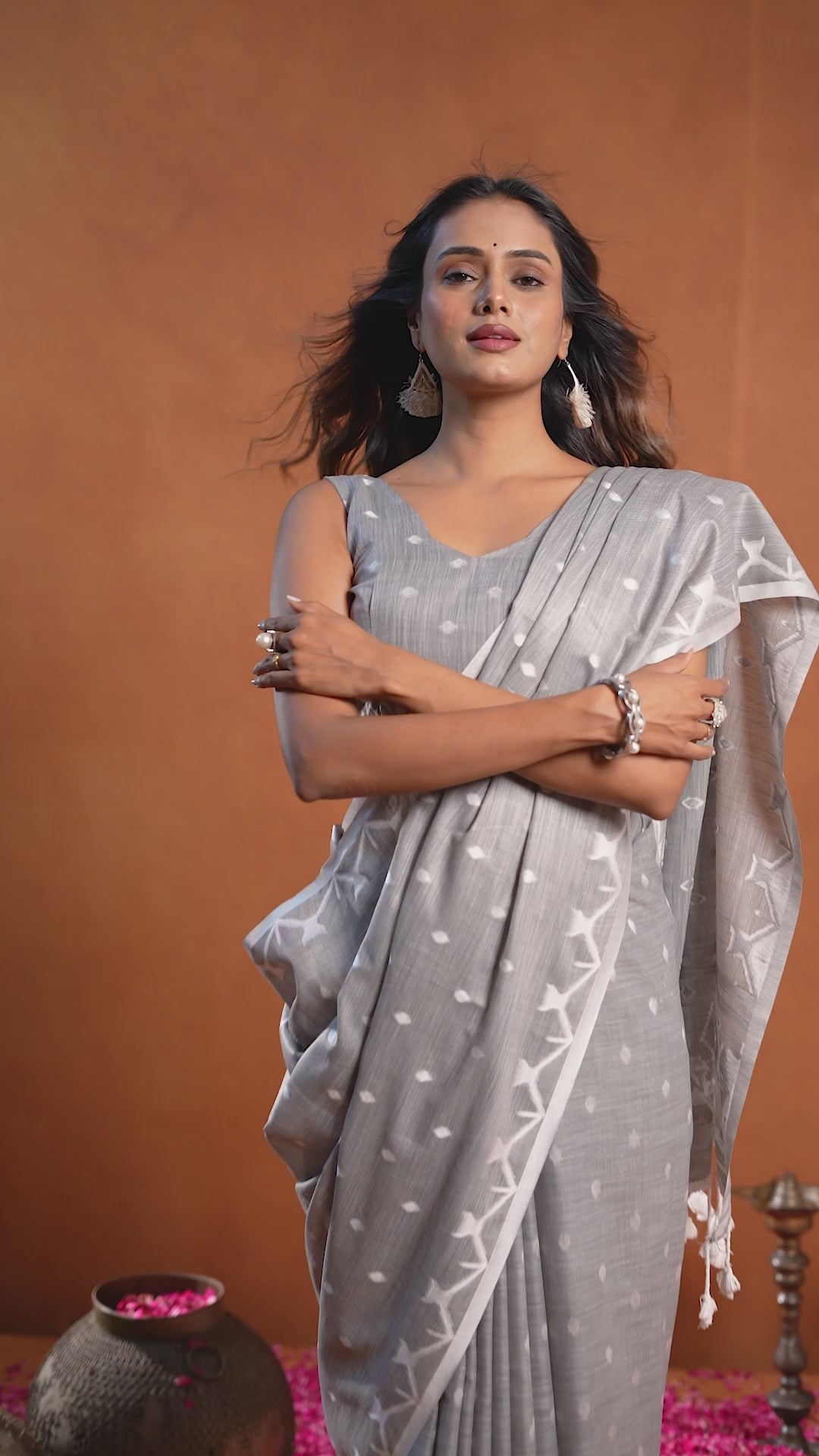 Aarohi Pure Linen Saree – Chikankari Border & Pallu (Grey)